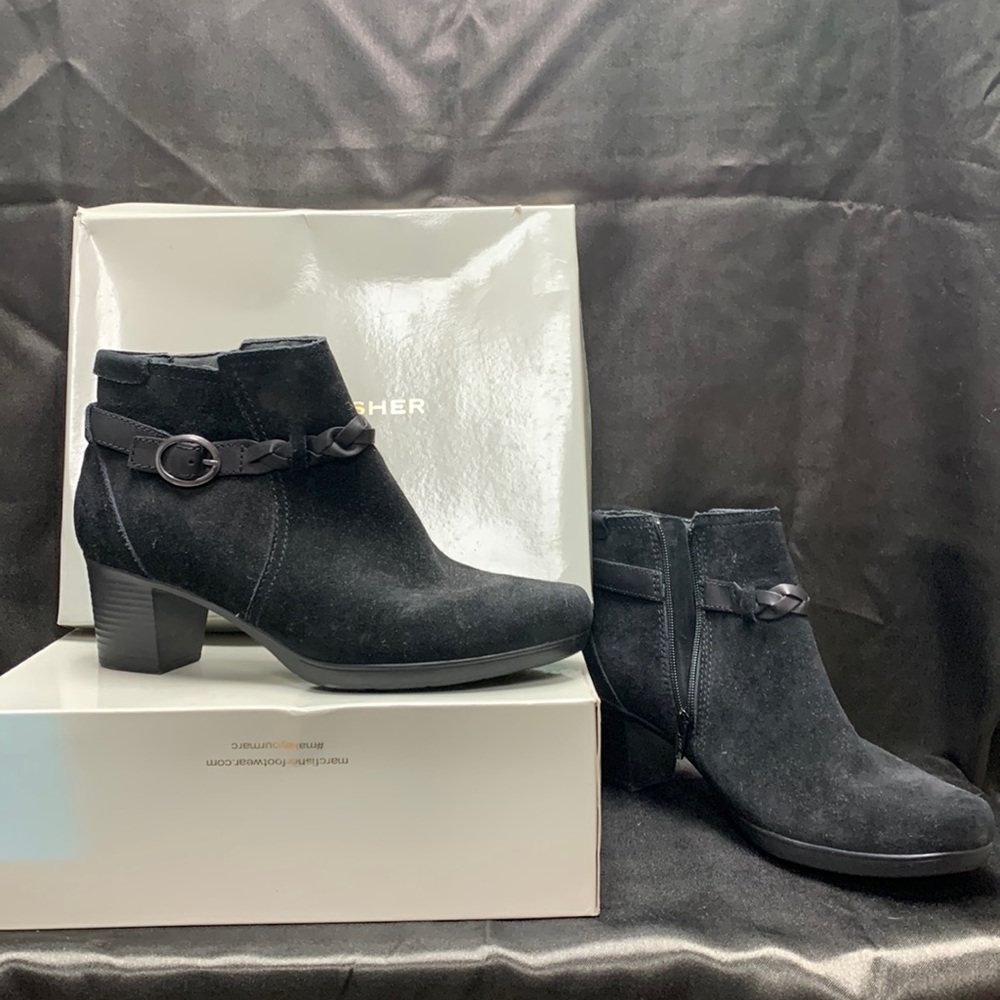 Clarks size 12M women short boot
